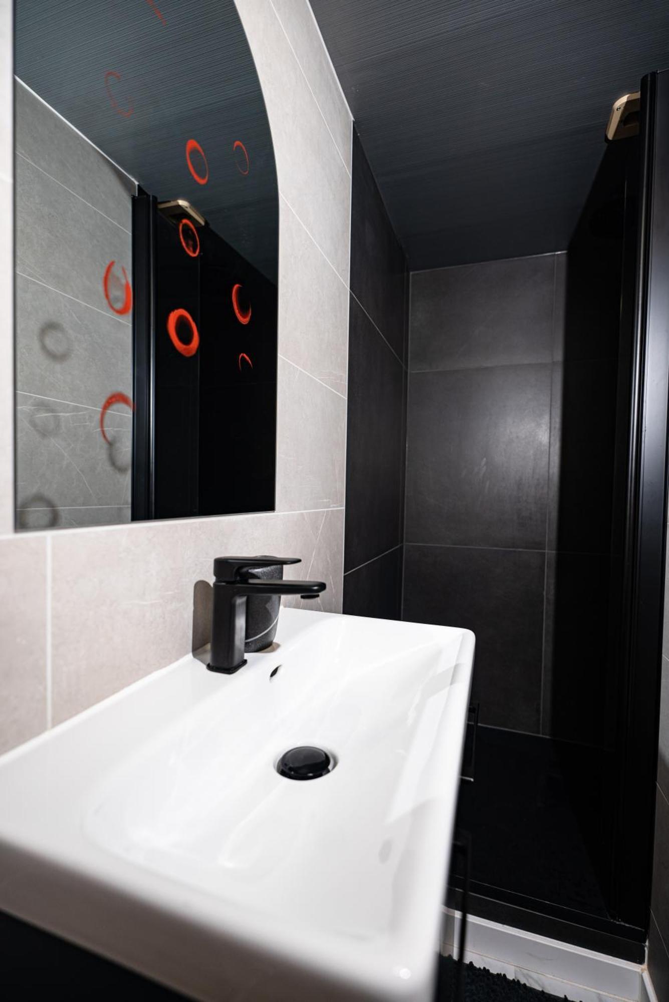 Moderne T2 Centre Sauna Wifi Home Office Netflix Страсбург Екстер'єр фото